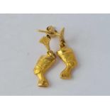 A pair of 18ct gold earrings – 2.9 gms