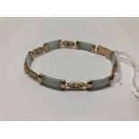 A gold and jadeite bracelet 8.1 gms