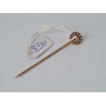 A gold and seed pearl horse shoe stick pin 15ct gold