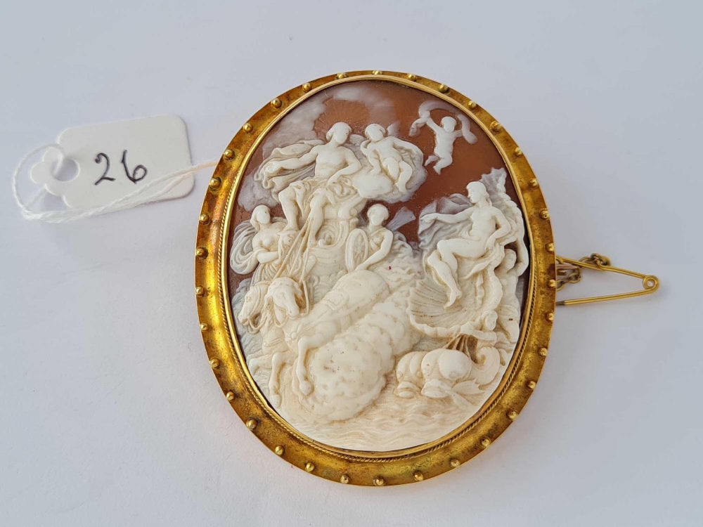 A GOLD MOUNTED LARGE CAMEO BROOCH “NEPTUNE” 15CT GOLD