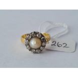 A DIAMOND AND PEARL RING 18CT GOLD SIZE p ½ – 4.6 GMS