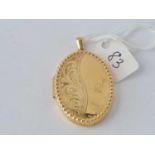 A large oval locket 9ct – 6.7 gms