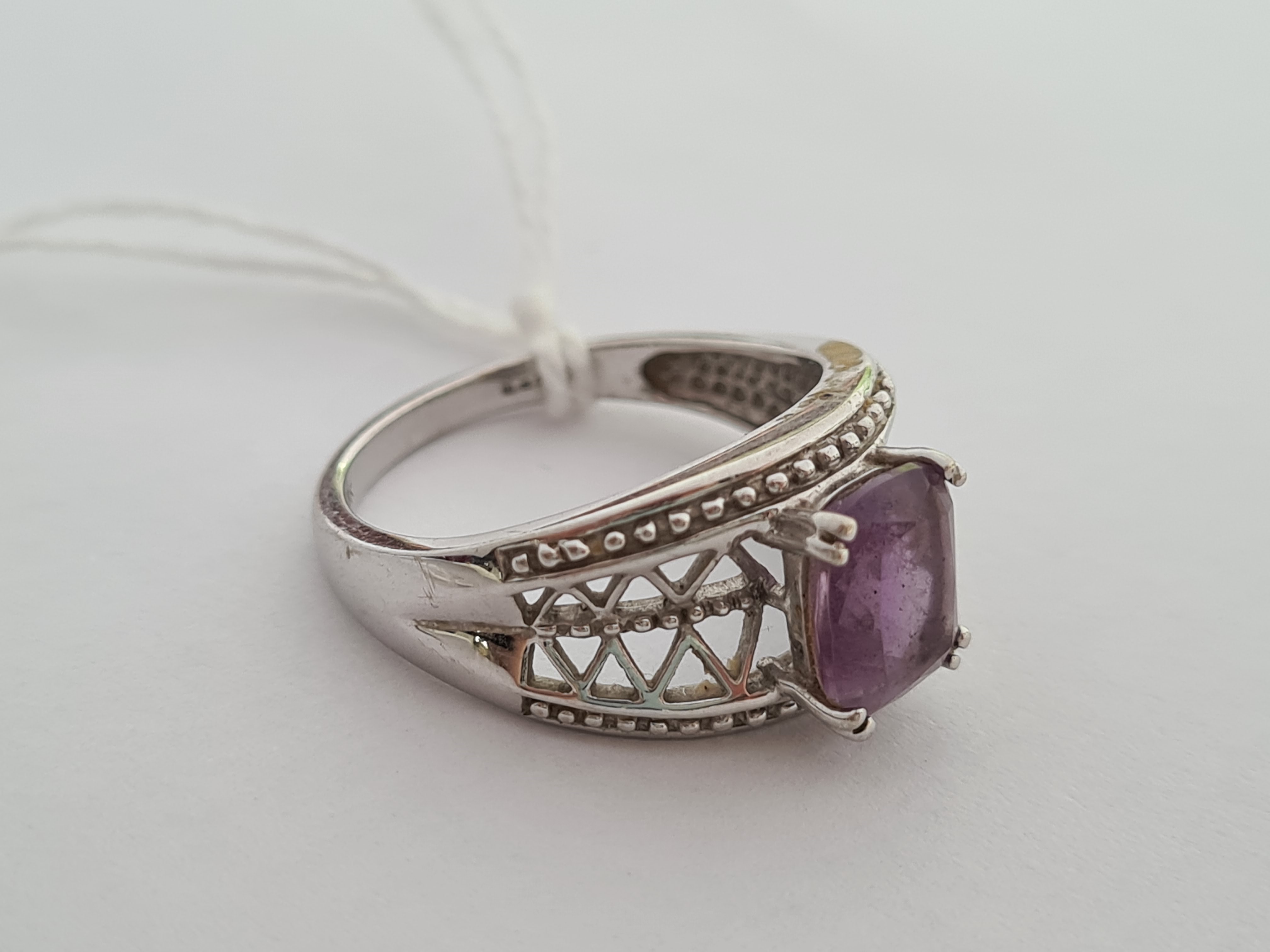 A amethyst white gold ring size R1/2 – 4.5 gms - Image 3 of 4