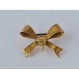 9ct gold marked bow brooch