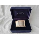 Boxed D shaped napkin ring with import mark. 37Gms