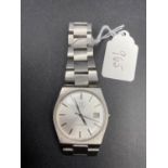 A GENTS STAINLESS STEEL OMEGA AUTOMATIC GENEVE WRIST WATCH WITH OMEGA STAINLESS STEEL STRAP (MISSING
