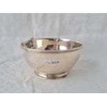 A plain circular bowl with reeded rim, 3.5" diameter, London 1918, 90g