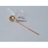A gold and pearl horse shoe stick pin – 1.5 gms