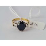 A DIAMOND AND SAPPHIRE THREE STONE RING 18CT GOLD SIZE R1/2 – 5 GMS THE MIDDLE SAPPHIRE BEING 10X8