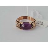 A COLOUR CHANGING CABOCHON STONE RING WITH DIAMOND SHOULDERS 14CT GOLD SIZE W – 9.9 GMS