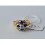 A DIAMOND CLUSTER RING 18CT GOLD SIZE s ½ – 6 GMS