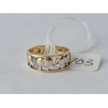 An attractive yellow and white 9ct gold ring size N 2,2g