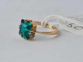 A vintage square green stone 9ct ring size M 2.5g inc