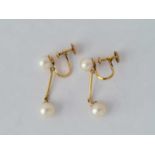 A pair of pearl screw back earrings 14ct gold – 3.1 gms