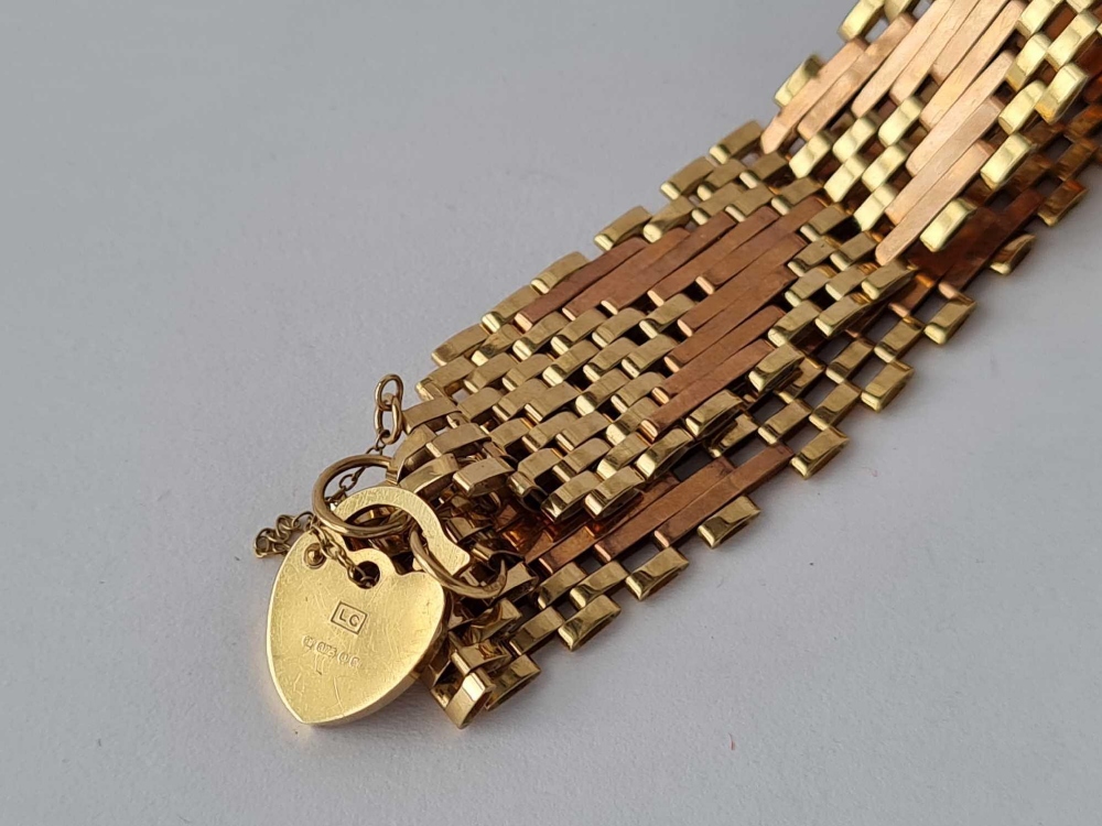 A gold gate bracelet with padlock and matching earrings 9ct – 10.1 gms - Image 3 of 4