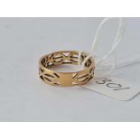 A Celtic style 9ct band ring size N 2g