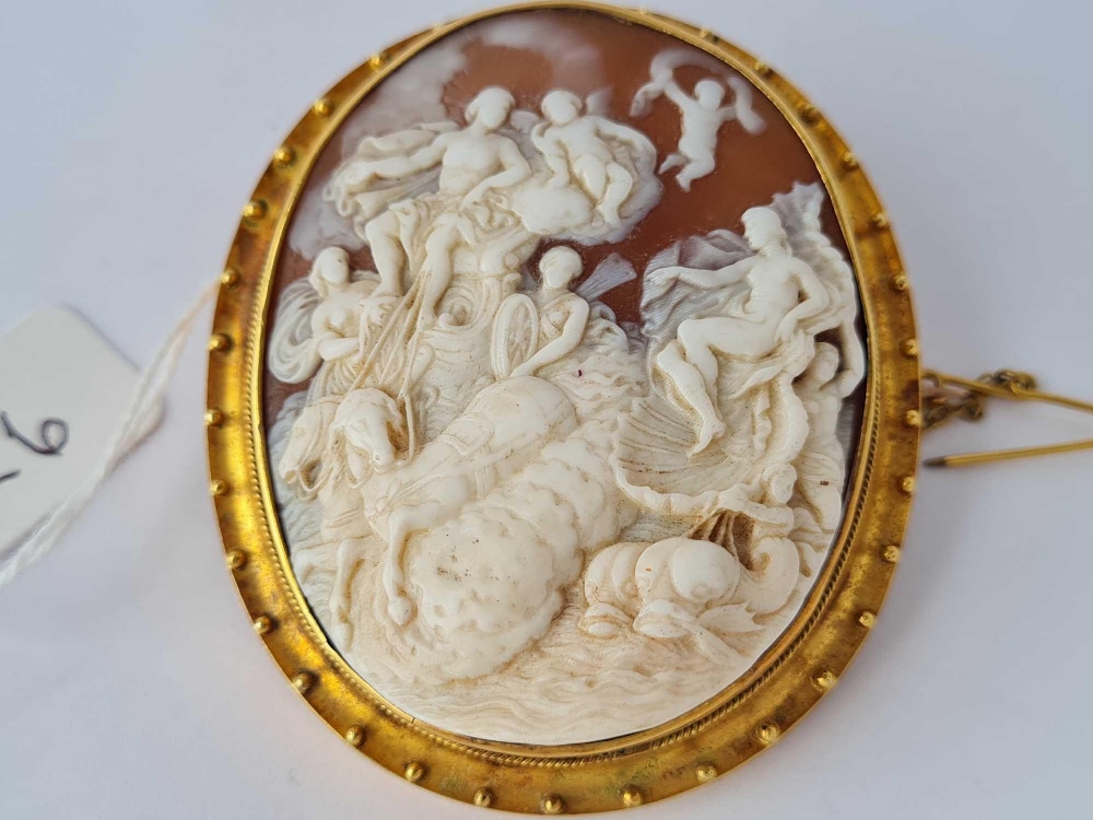 A GOLD MOUNTED LARGE CAMEO BROOCH “NEPTUNE” 15CT GOLD - Image 2 of 3