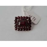 Rectangular garnet set antique brooch, size 20 x 18mm