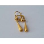 A pair of 18ct gold torpedo drop earrings 2.7g