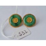 A double circle jadeite brooch 18ct gold – 6.4 gms