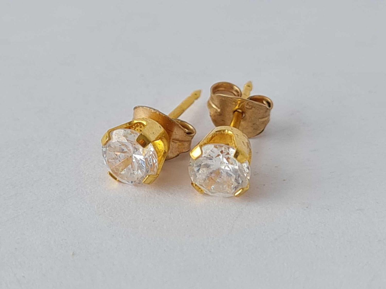 A pair of ear studs 9ct