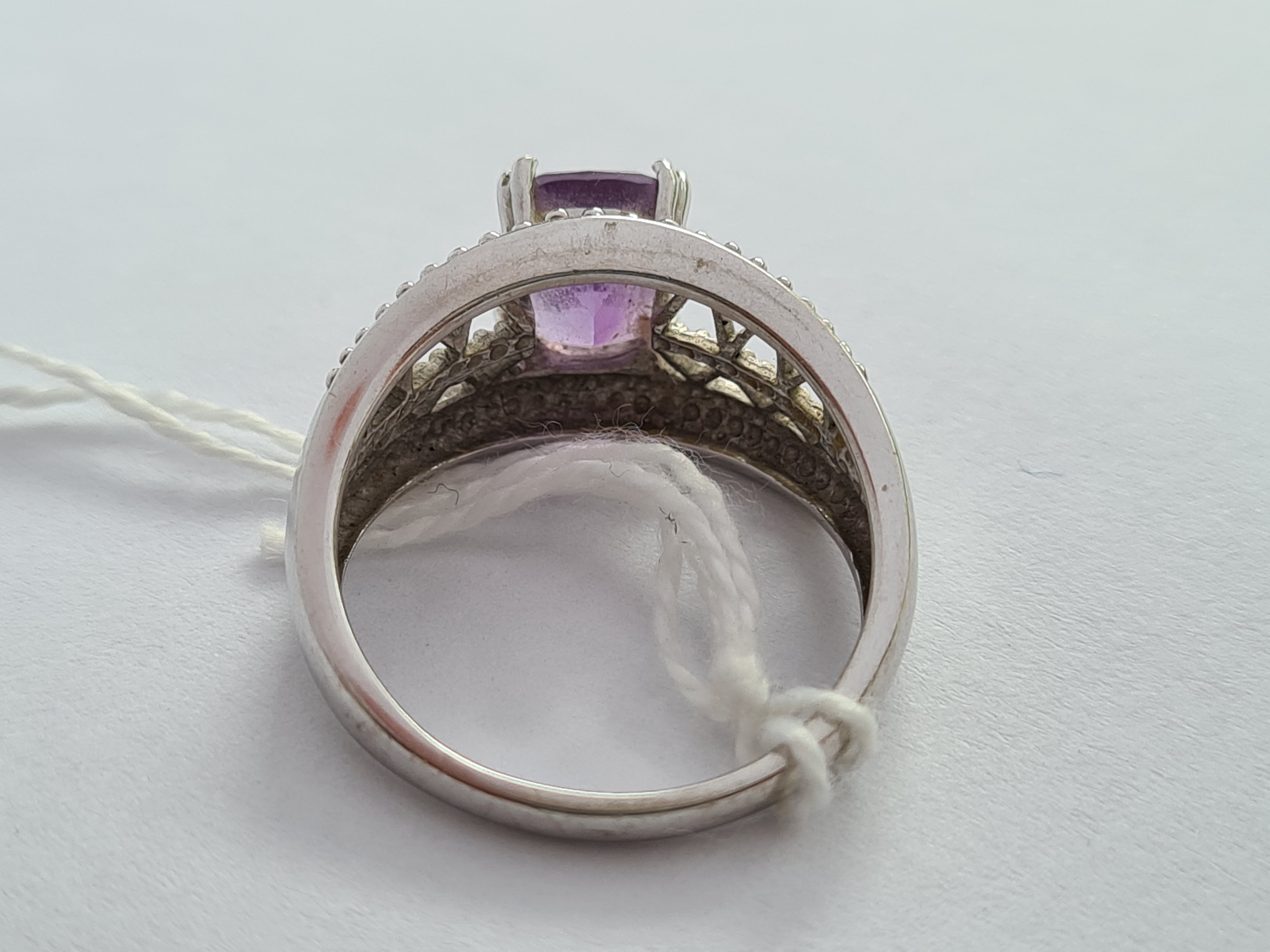 A amethyst white gold ring size R1/2 – 4.5 gms - Image 4 of 4