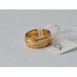 A small wide 9ct fancy band ring size F 2.1g inc