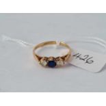 A three stone ring, 9ct, P, 1.7g