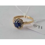 18ct Sapphire & diamond cluster ring, hallmarked Birmingham 1967, size P