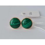 A pair of gold and malachite earrings – 4.1 gms