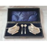 A pair of boxed embossed salts with spoons, gilt interiors – Birmingham 1904