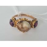A antique gold garnet and shell ring size O ½