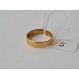 A wedding band 22ct gold size R – 4.2 gms