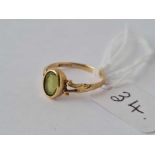 A peridot ring 9ct size J