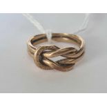 A gold knot ring 9ct size O – 4.3 gms
