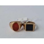 An intaglio set 10k gents signet ring and another 9ct signet ring size Z 18.5g inc