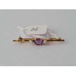 A amethyst and pearl brooch 9ct 1,5 gms