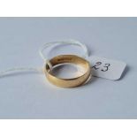 A wedding band 9ct size T 2.6 gms