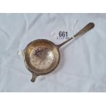 A tea strainer with beaded edge handle, Sheffield 1927 by Goldsmiths Company, 55 g.