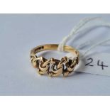 A knot ring 9ct size O 2.1 gms