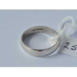 A white gold band ring 9ct size V 3.5 gms