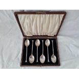 A set of six nail top teaspoons in fitted case, Birmingham 1926