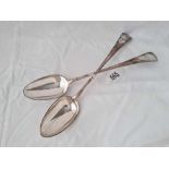 A pair of Hester Bateman basting spoons with contemporary initials, London 1790, 185 g.
