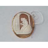 A good gold mounted cameo of girls praying 9ct