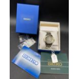 A gents Seiko Kinetic Automatic wrist watch with seconds weep and date aperture, as new on