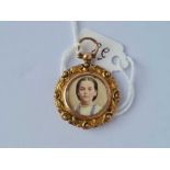 A Victorian gold embossed photo locket