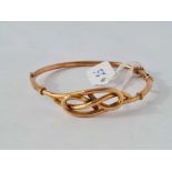 A fancy knot hinged rose gold bracelet, 9ct, 5.7 g.