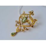 A art nouveau peridot and pearl pendant brooch 9ct 3.5 gms