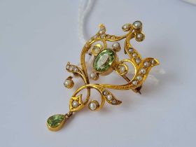 A art nouveau peridot and pearl pendant brooch 9ct 3.5 gms