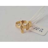 A gold cross ring 9ct size M 2.8 gms